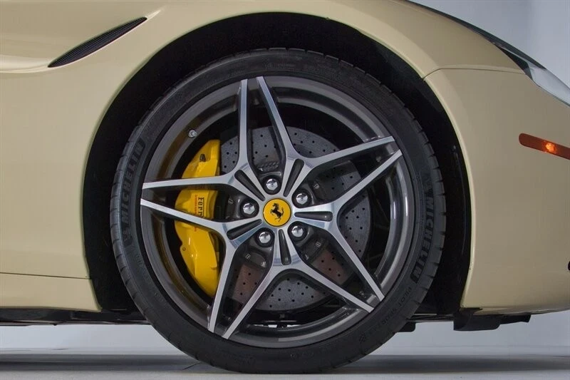 2016 Ferrari California T - Image 18 of 21