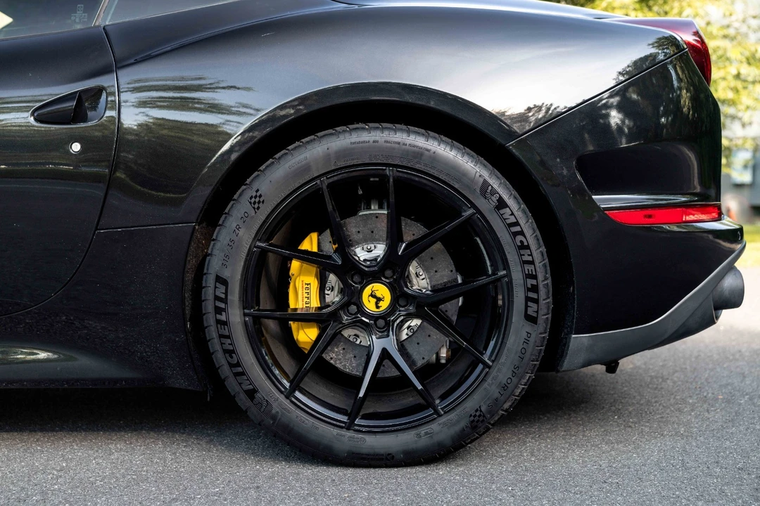 2016 Ferrari California T - Image 9 of 31
