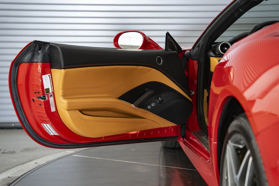 2016 Ferrari California T - Image 26 of 31