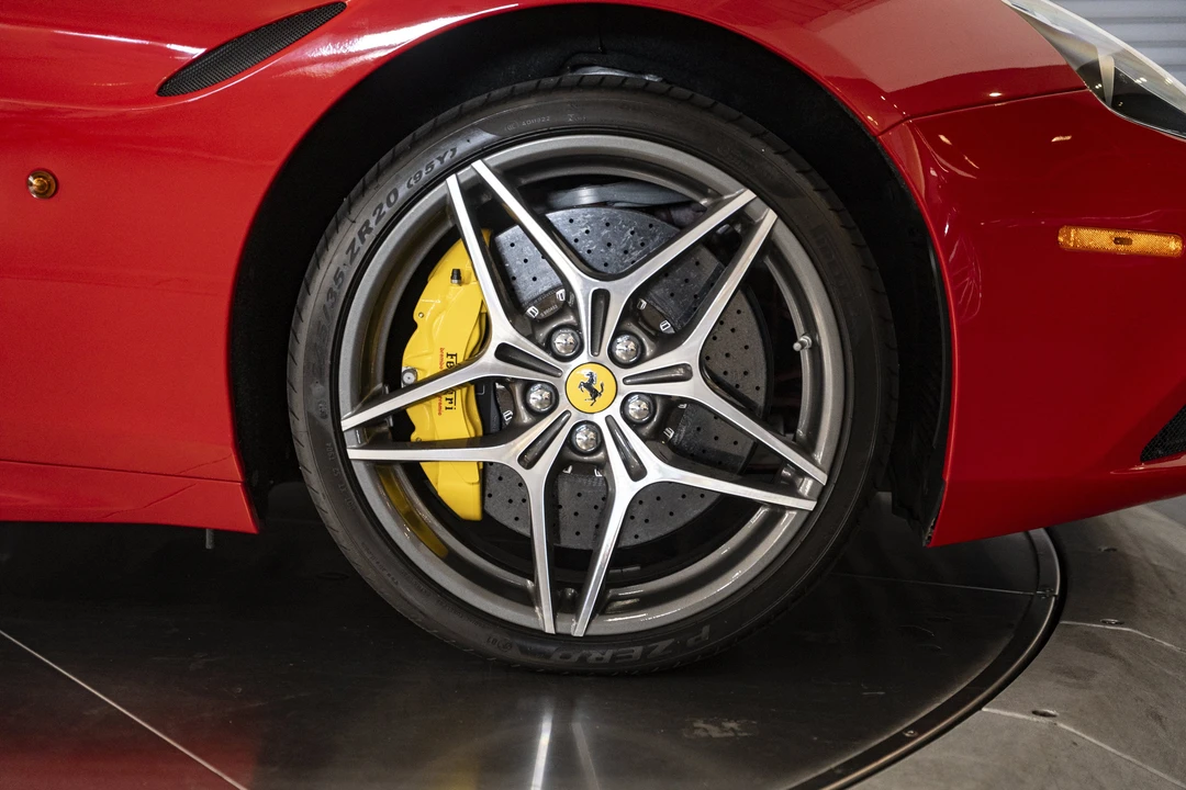 2016 Ferrari California T - Image 13 of 31