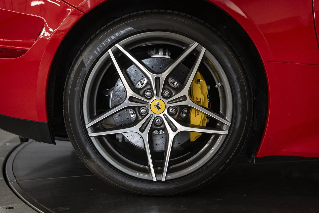 2016 Ferrari California T - Image 14 of 31