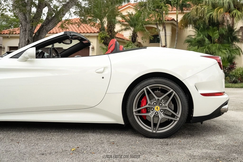 2016 Ferrari California T - Image 5 of 12