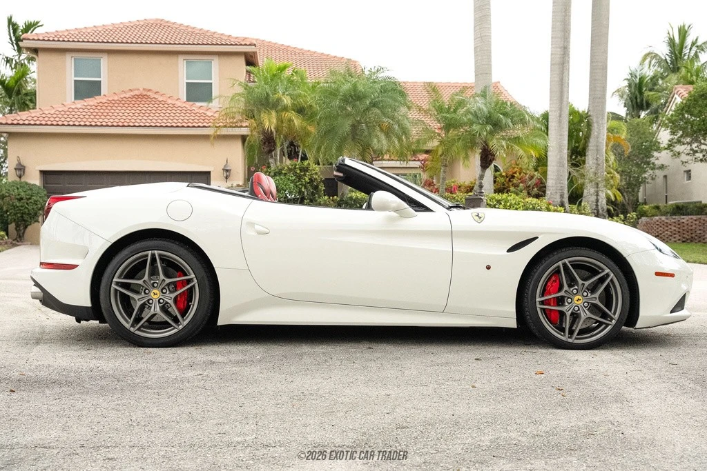 2016 Ferrari California T - Image 9 of 12