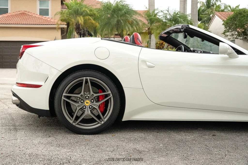 2016 Ferrari California T - Image 10 of 12