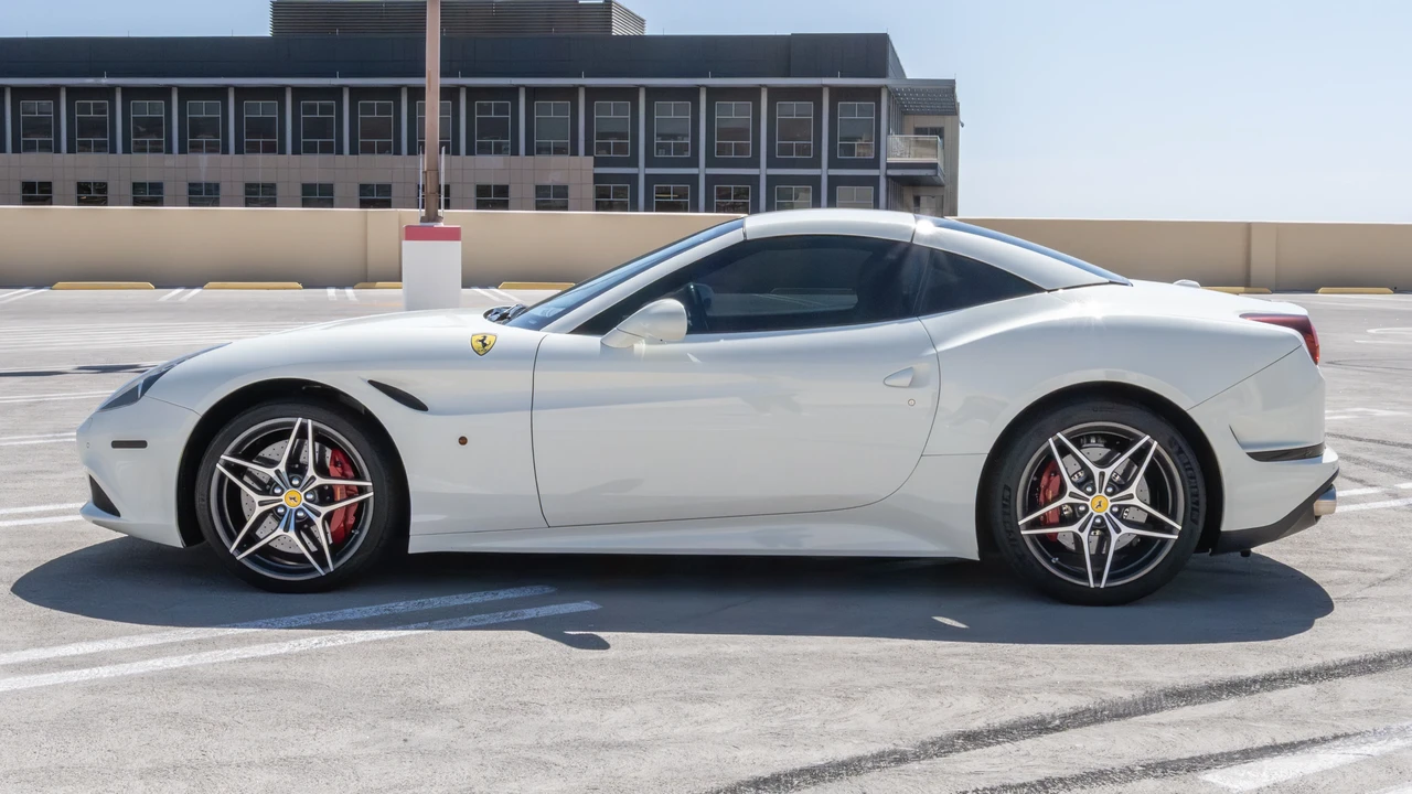 2016 Ferrari California T - Image 8 of 31