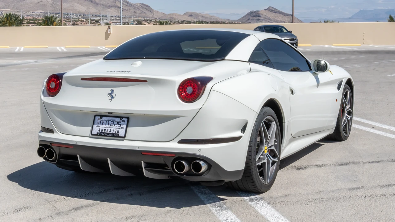 2016 Ferrari California T - Image 5 of 31