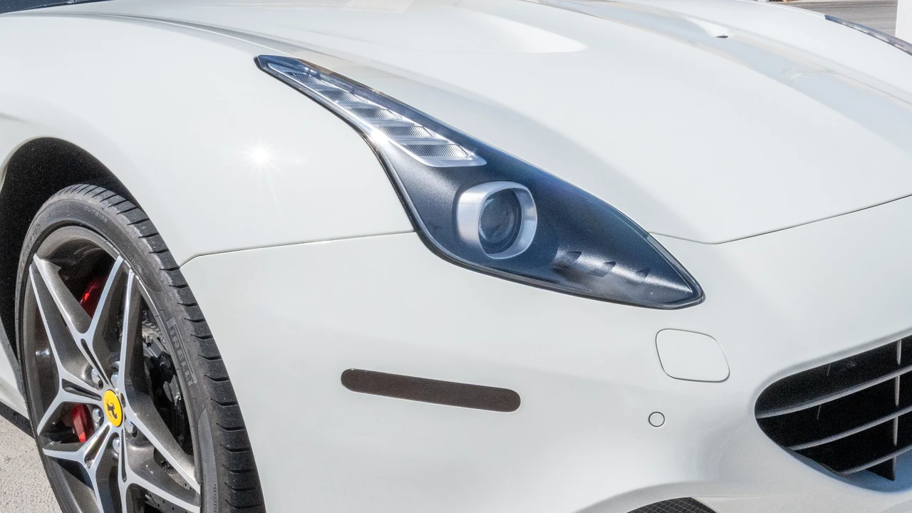 2016 Ferrari California T - Image 14 of 31