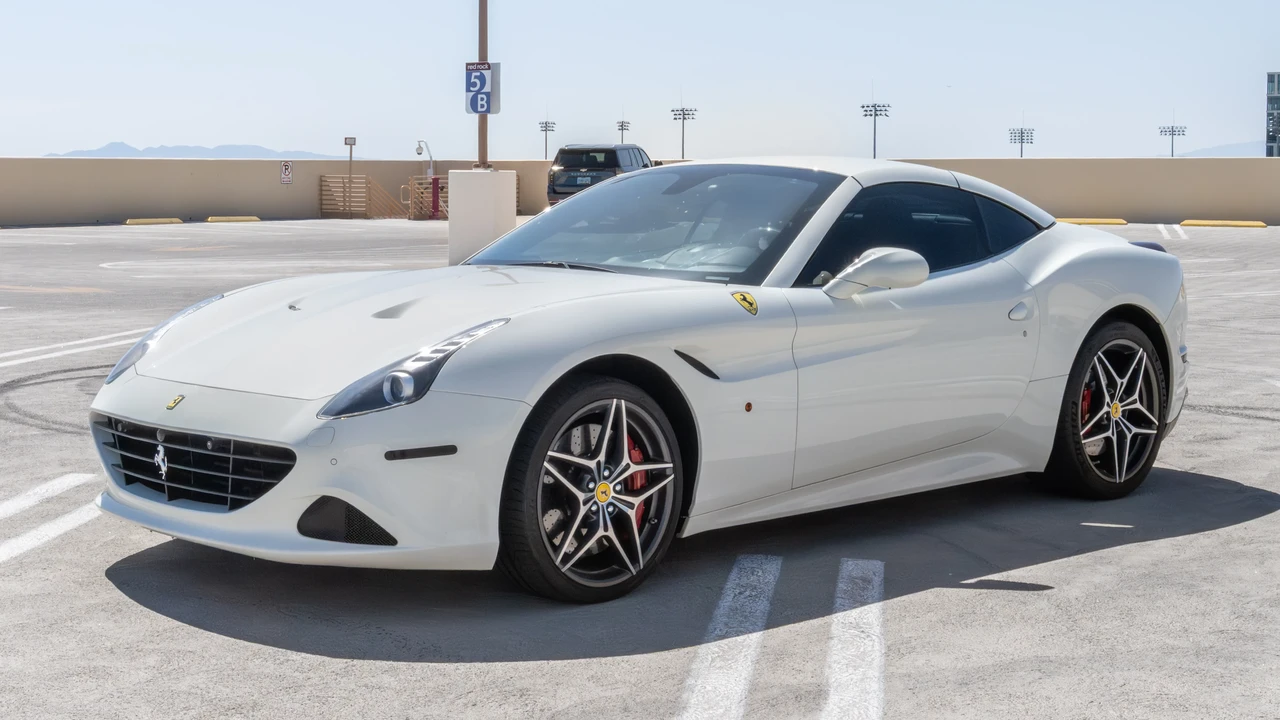 2016 Ferrari California T - Image 9 of 31