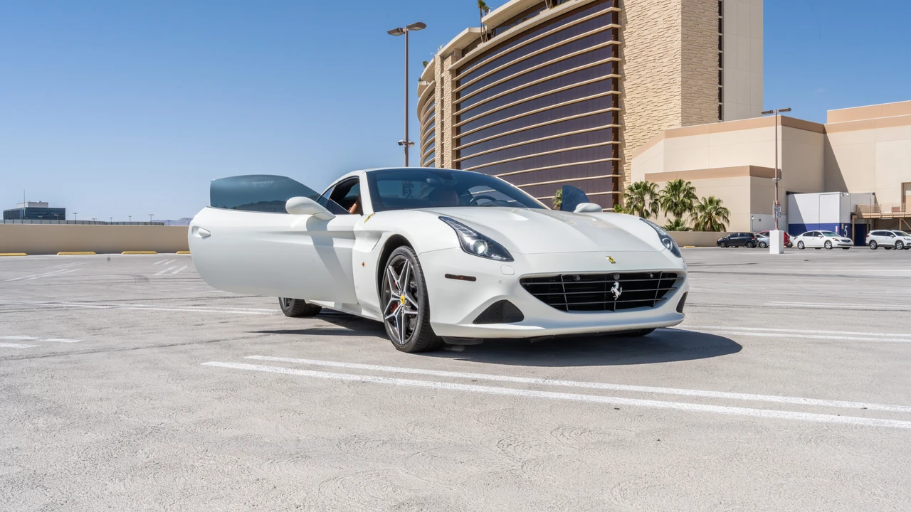 2016 Ferrari California T - Image 11 of 31