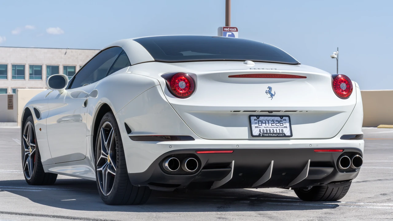 2016 Ferrari California T - Image 7 of 31
