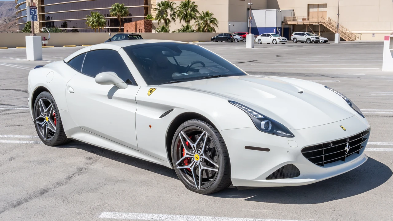 2016 Ferrari California T - Image 3 of 31