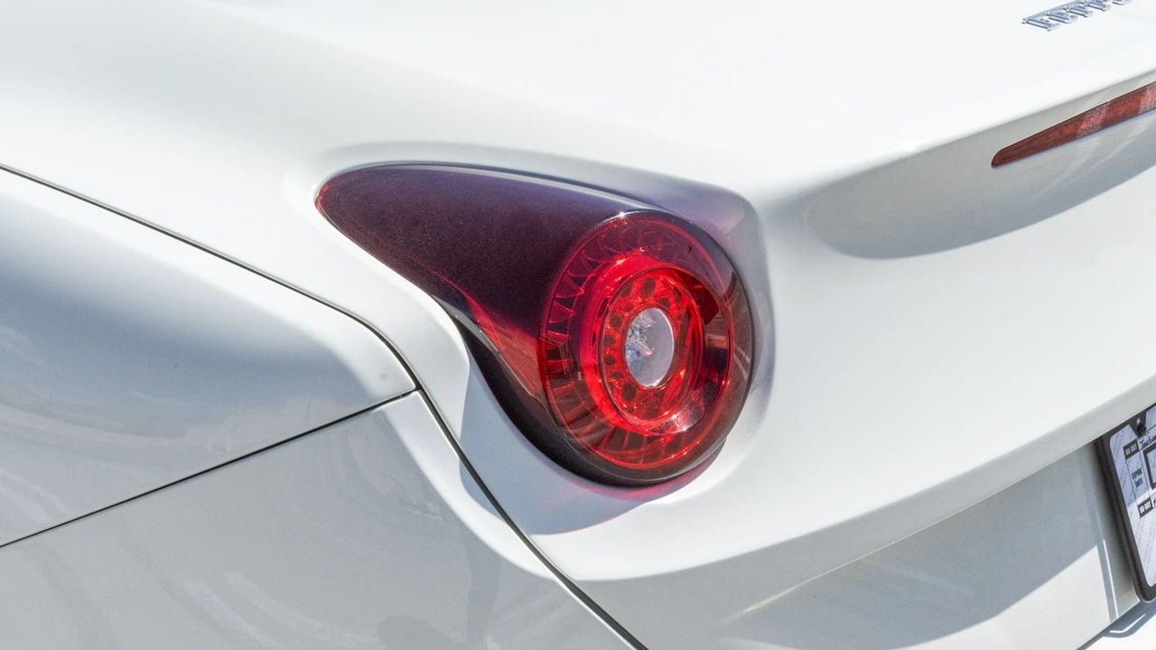 2016 Ferrari California T - Image 17 of 31