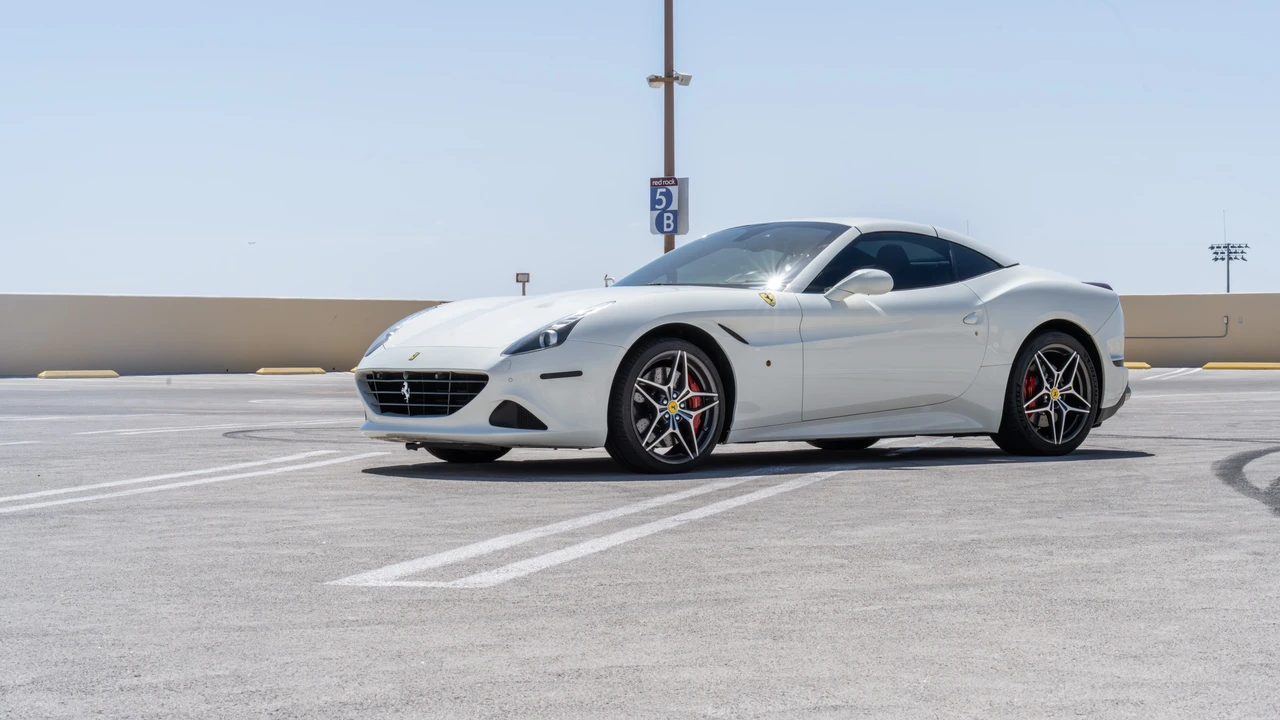 2016 Ferrari California T - Image 12 of 31