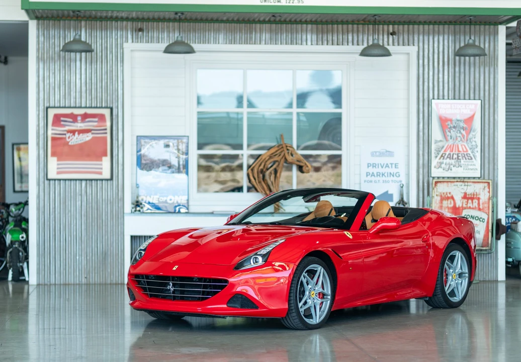 2016 Ferrari California T - Image 2 of 31