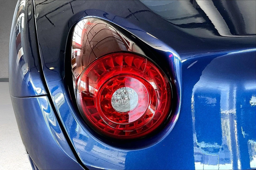 2016 Ferrari California T - Image 16 of 23