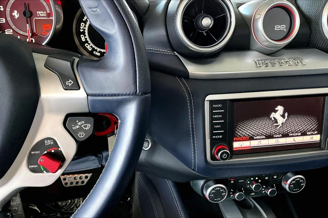 2016 Ferrari California T - Image 10 of 23