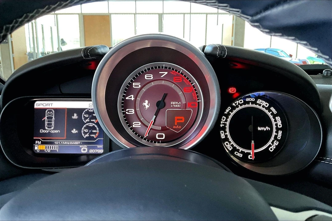 2016 Ferrari California T - Image 11 of 23