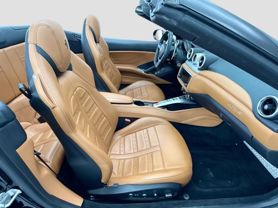2016 Ferrari California T - Image 26 of 31