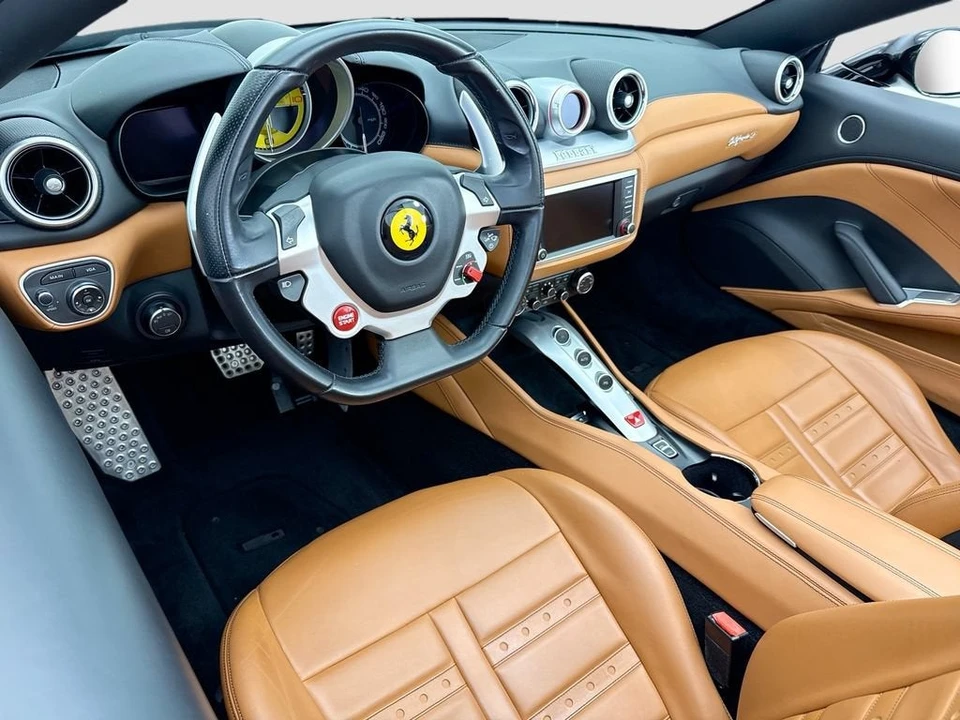 2016 Ferrari California T - Image 17 of 31
