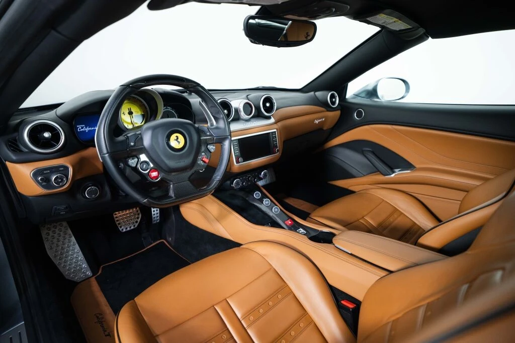 2016 Ferrari California T - Image 10 of 31