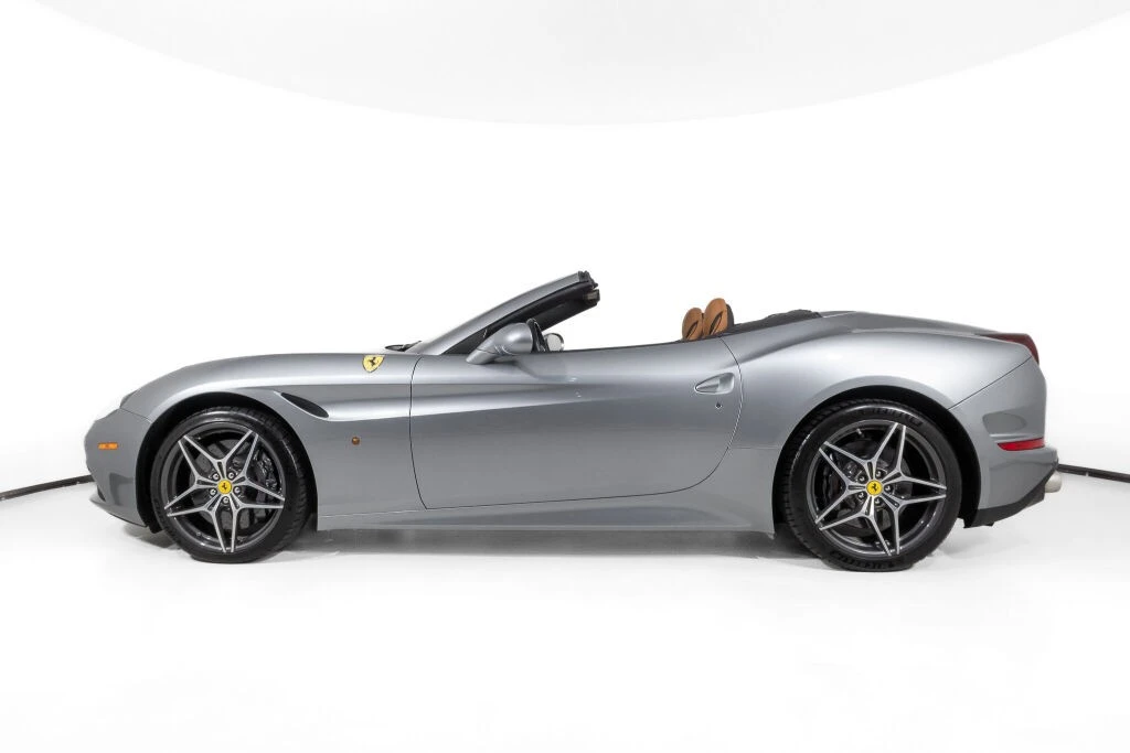 2016 Ferrari California T - Image 2 of 31
