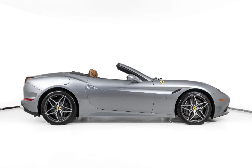 2016 Ferrari California T - Image 9 of 31