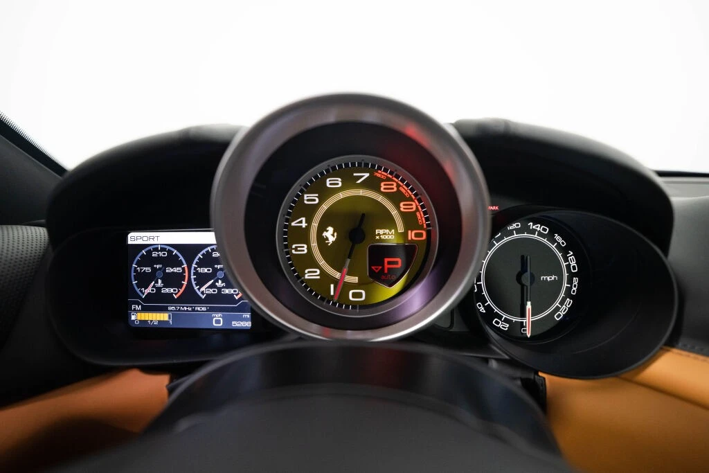2016 Ferrari California T - Image 12 of 31