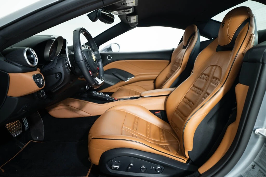 2016 Ferrari California T - Image 9 of 31