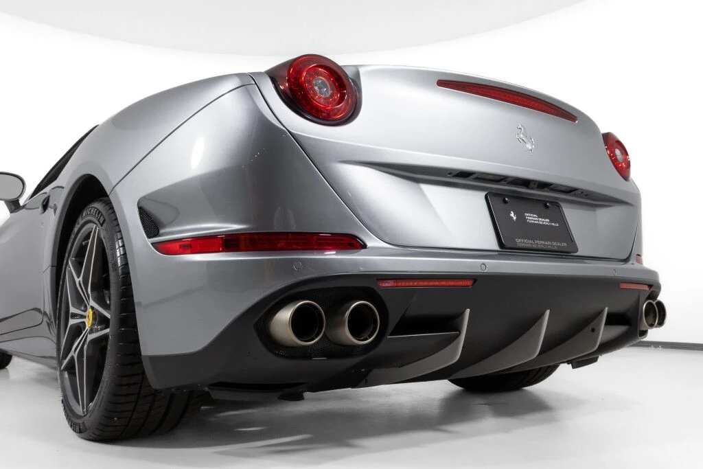 2016 Ferrari California T - Image 17 of 31