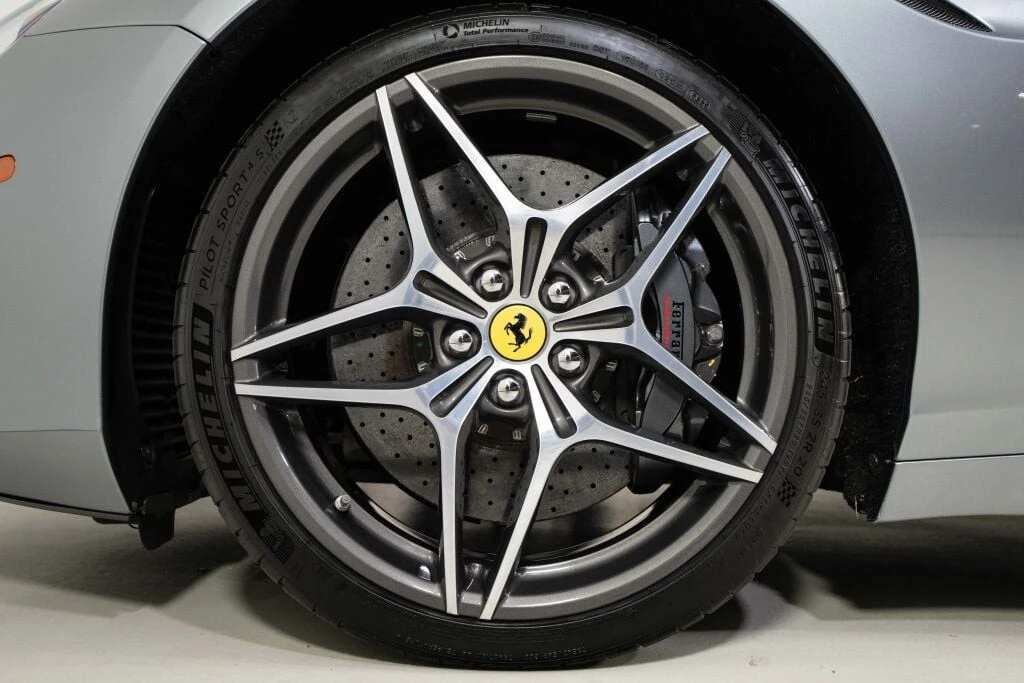 2016 Ferrari California T - Image 14 of 31