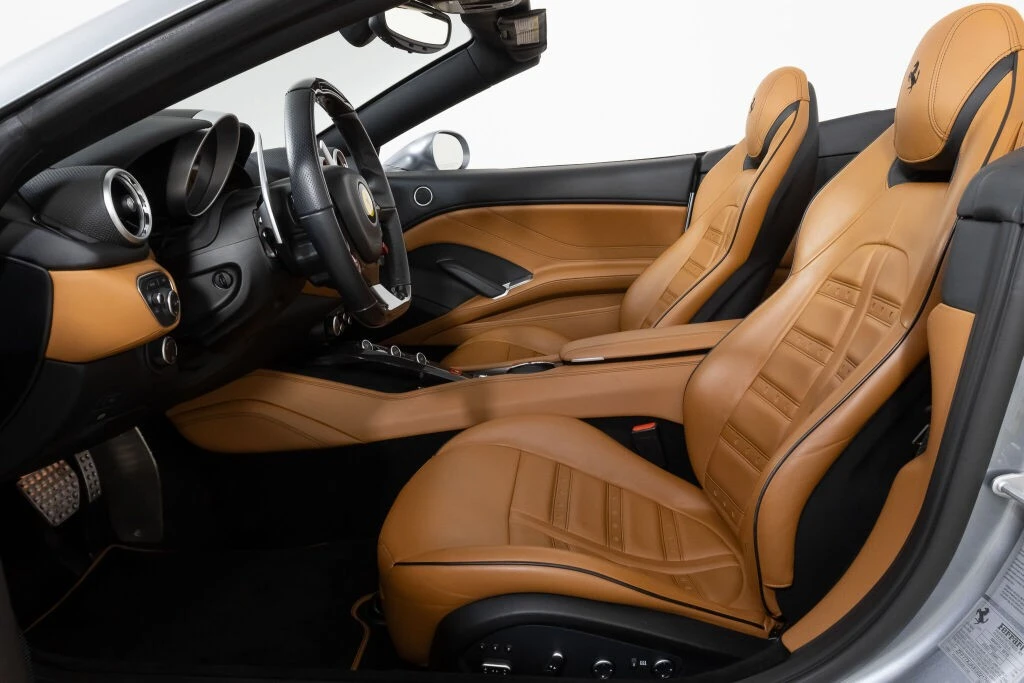 2016 Ferrari California T - Image 26 of 31