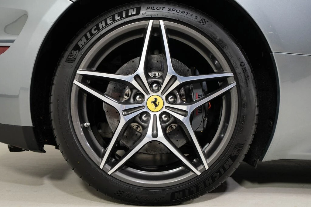 2016 Ferrari California T - Image 16 of 31