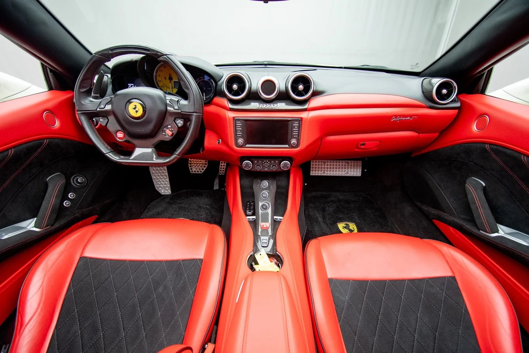 2016 Ferrari California T - Image 10 of 31