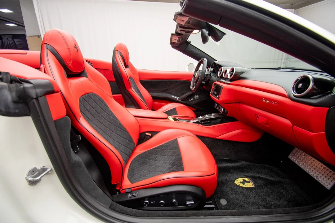 2016 Ferrari California T - Image 13 of 31