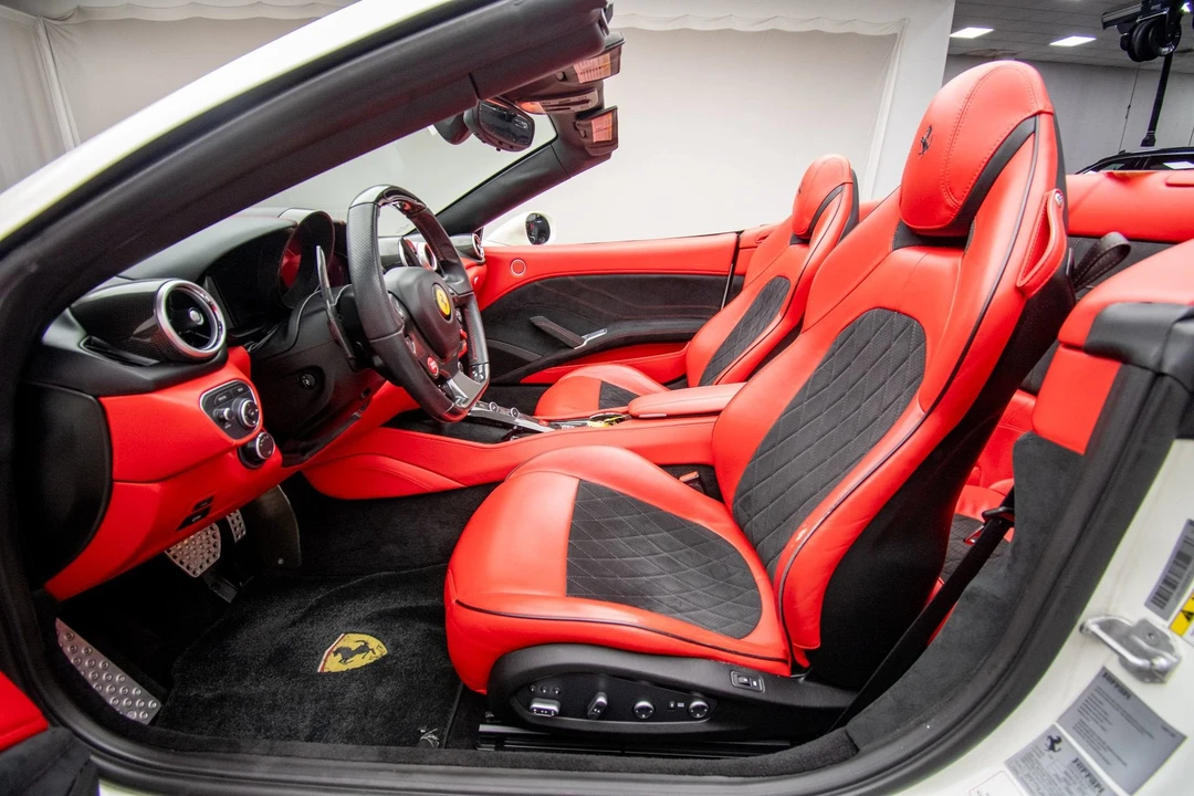 2016 Ferrari California T - Image 11 of 31