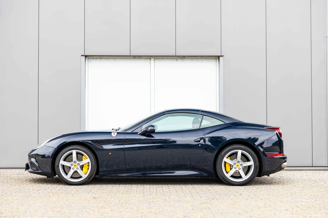 2016 Ferrari California T - Image 24 of 31