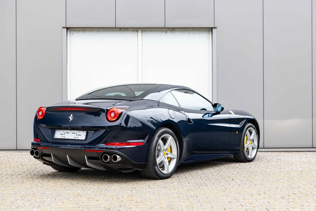 2016 Ferrari California T - Image 5 of 31