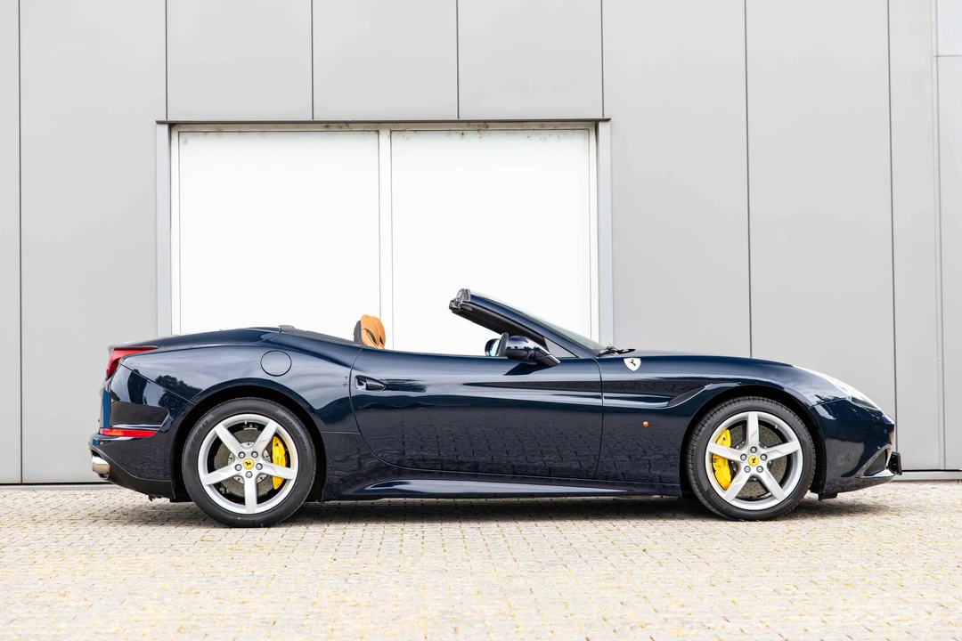 2016 Ferrari California T - Image 4 of 31