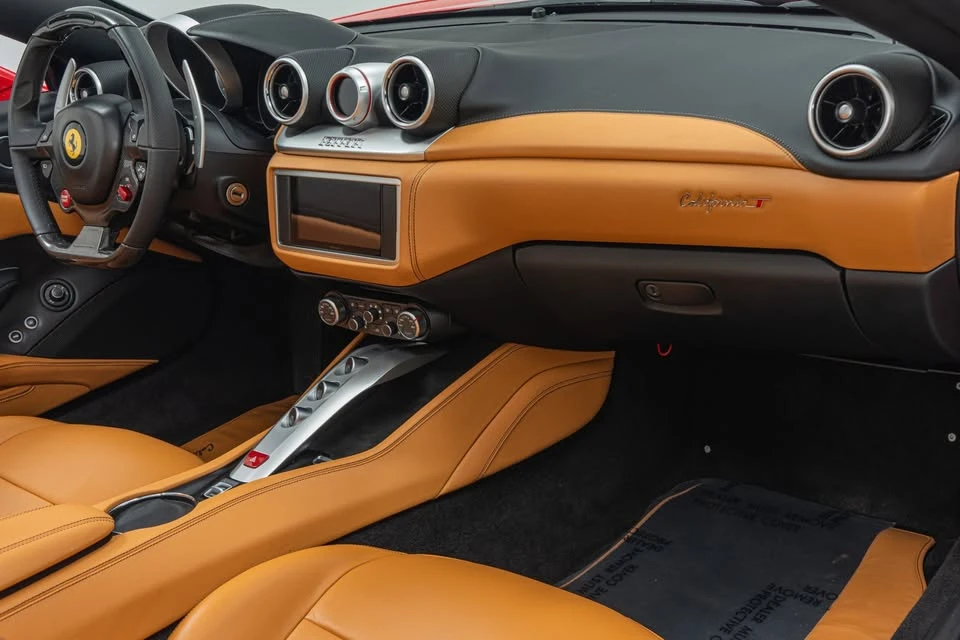 2016 Ferrari California T - Image 10 of 15