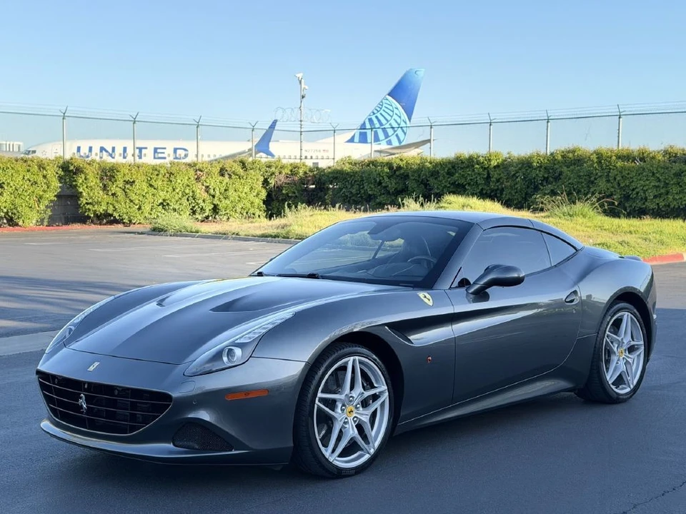 2016 Ferrari California T - Image 2 of 31