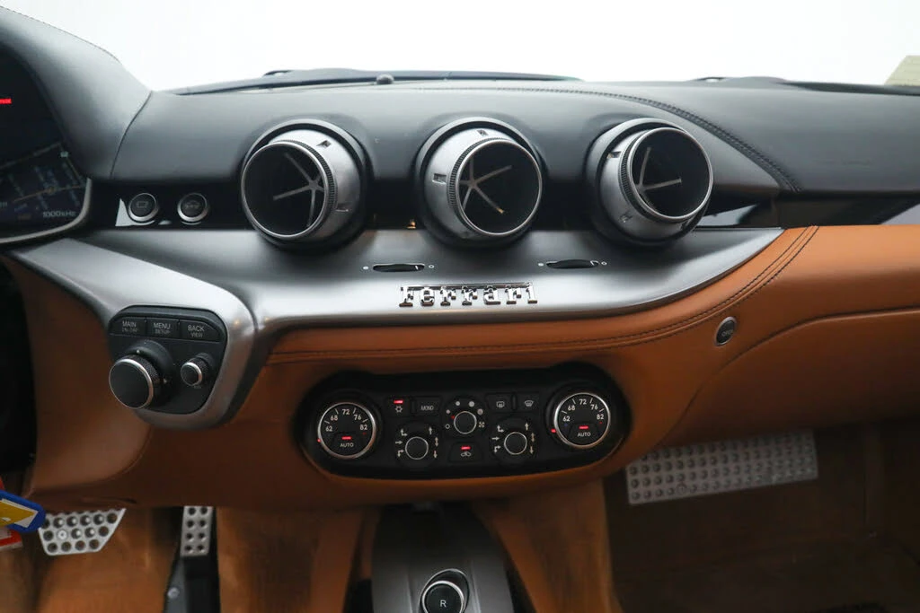 2016 Ferrari F12berlinetta - Image 31 of 31