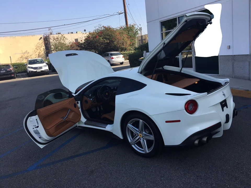 2016 Ferrari F12berlinetta - Image 25 of 31