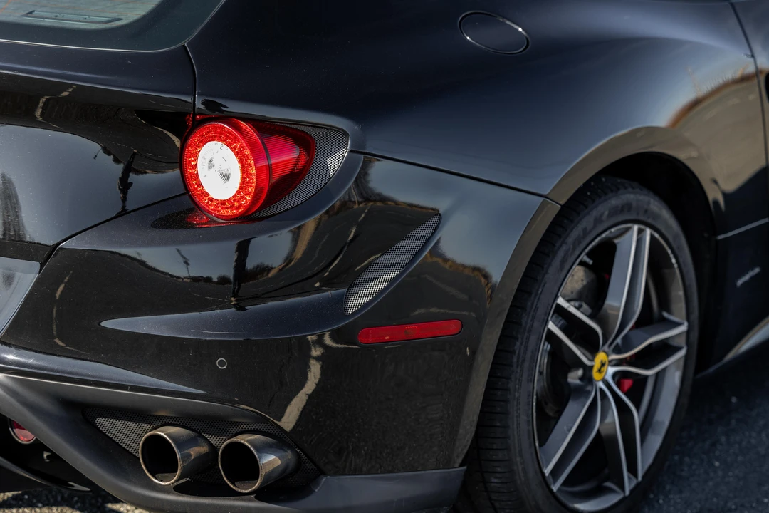 2016 Ferrari FF - Image 27 of 31