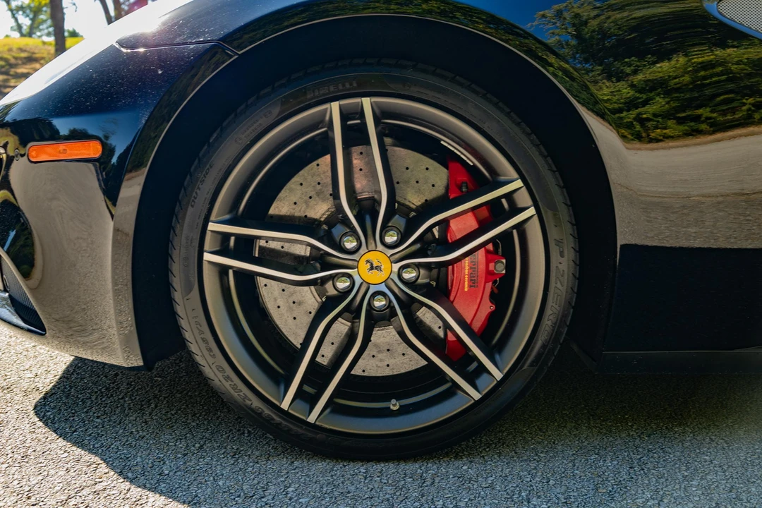 2016 Ferrari FF - Image 23 of 31