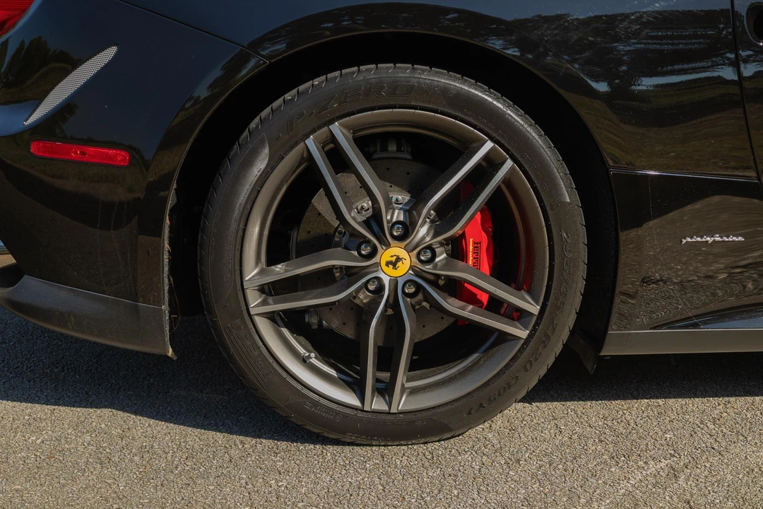 2016 Ferrari FF - Image 25 of 31