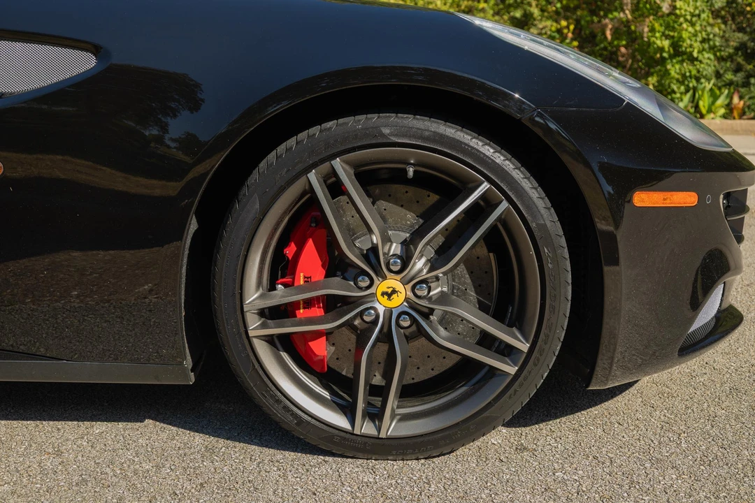 2016 Ferrari FF - Image 26 of 31
