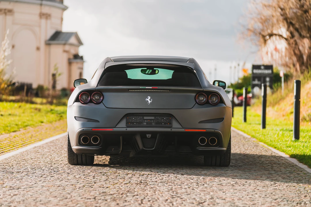 2016 Ferrari GTC4Lusso - Image 16 of 31