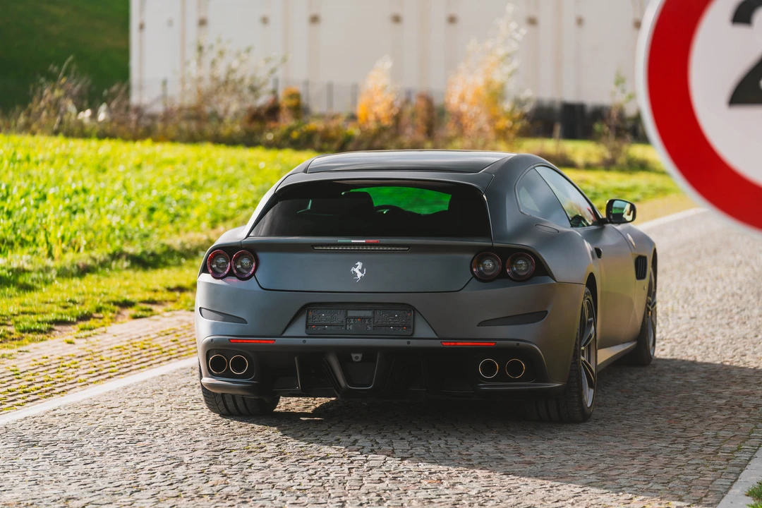 2016 Ferrari GTC4Lusso - Image 17 of 31