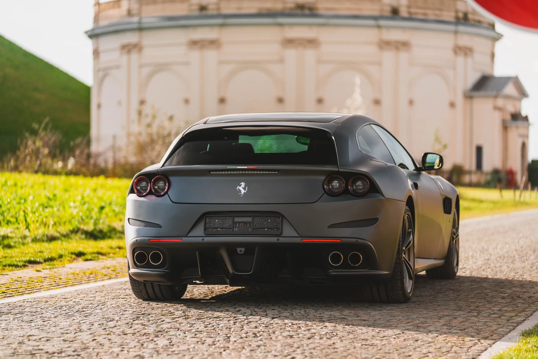 2016 Ferrari GTC4Lusso - Image 9 of 31