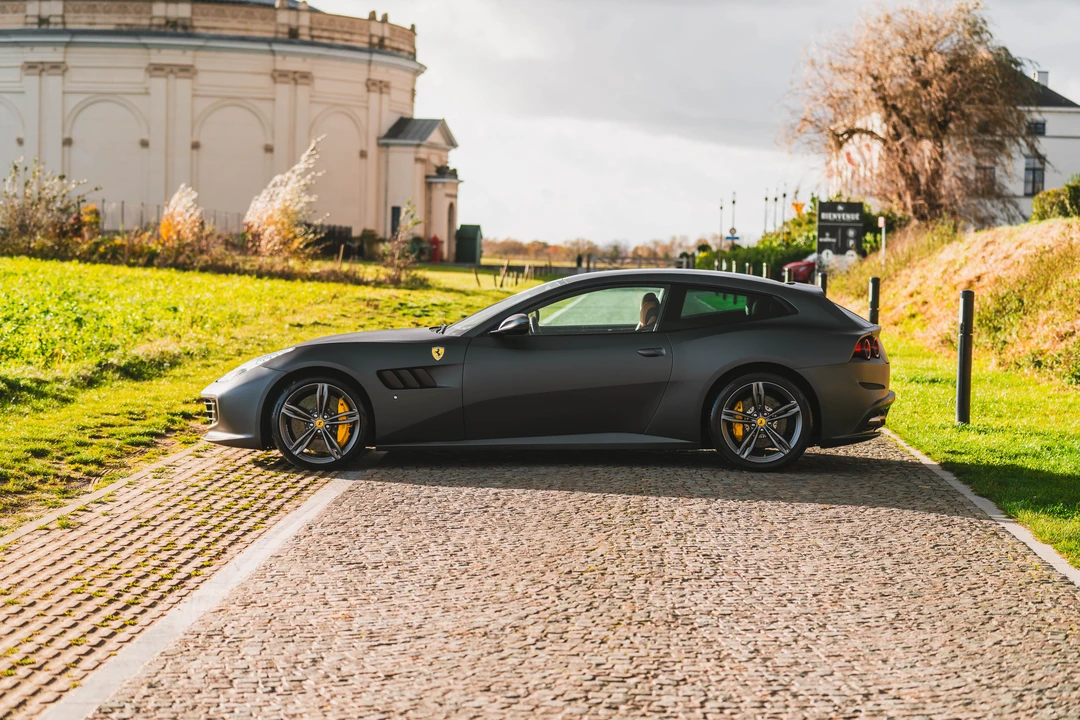 2016 Ferrari GTC4Lusso - Image 6 of 31